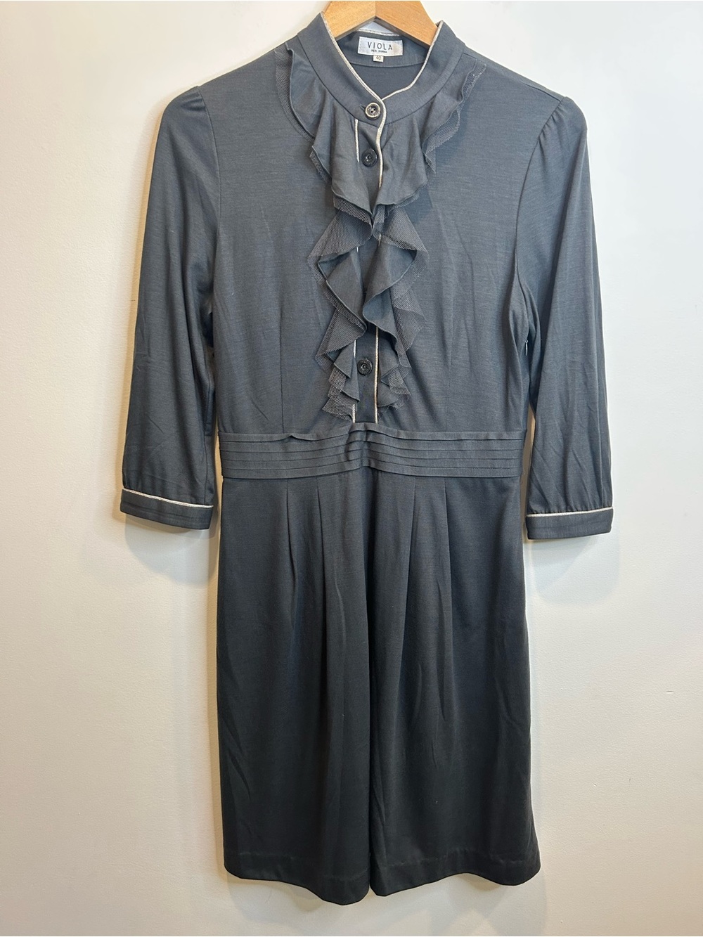 Viola per Donna Flounce Ruffle Neckline Long Sleeve Dress Grey Contrast Piping